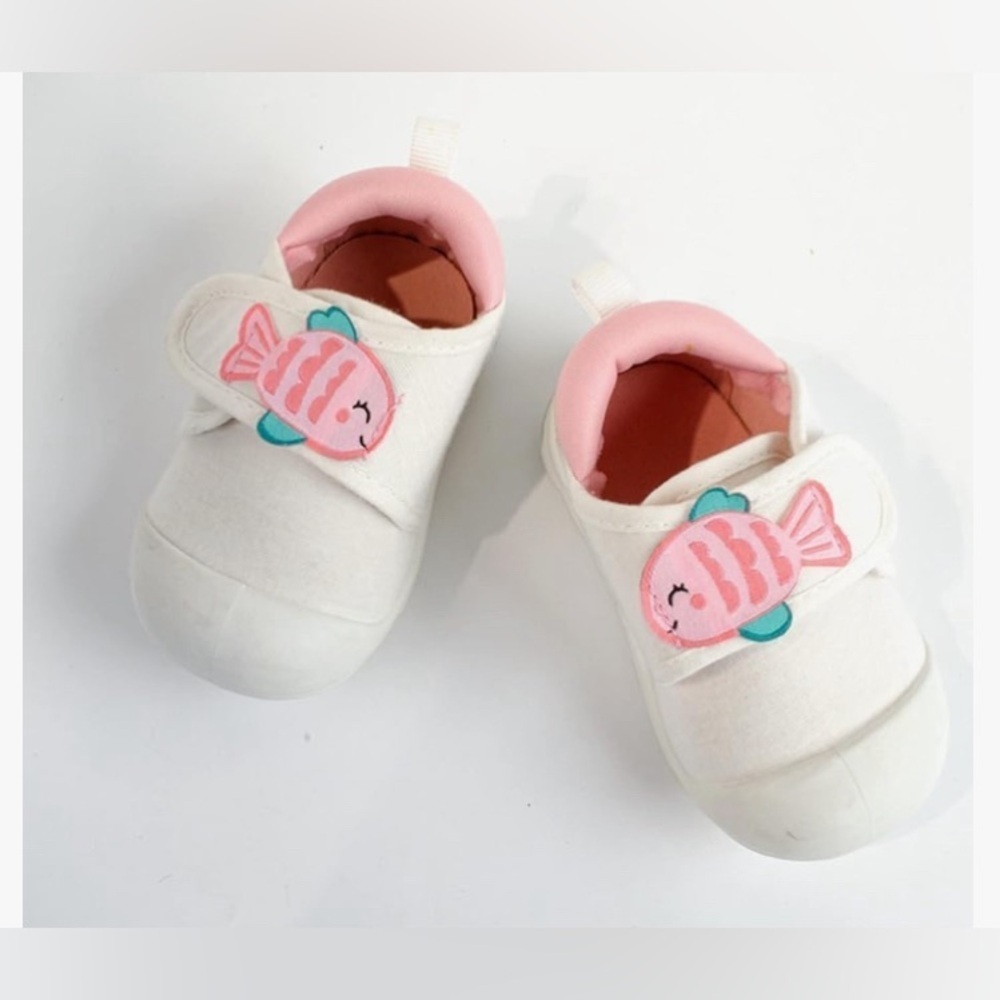 Baby Shoes Soft Bottom Breathable Cartoon Light Casual Shoes - NEW - Infant size